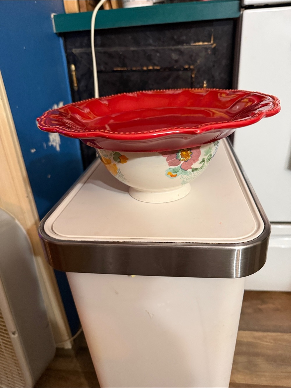 The Pioneer Woman Red Scalloped Ceramic Serving Bowl with Floral Base
